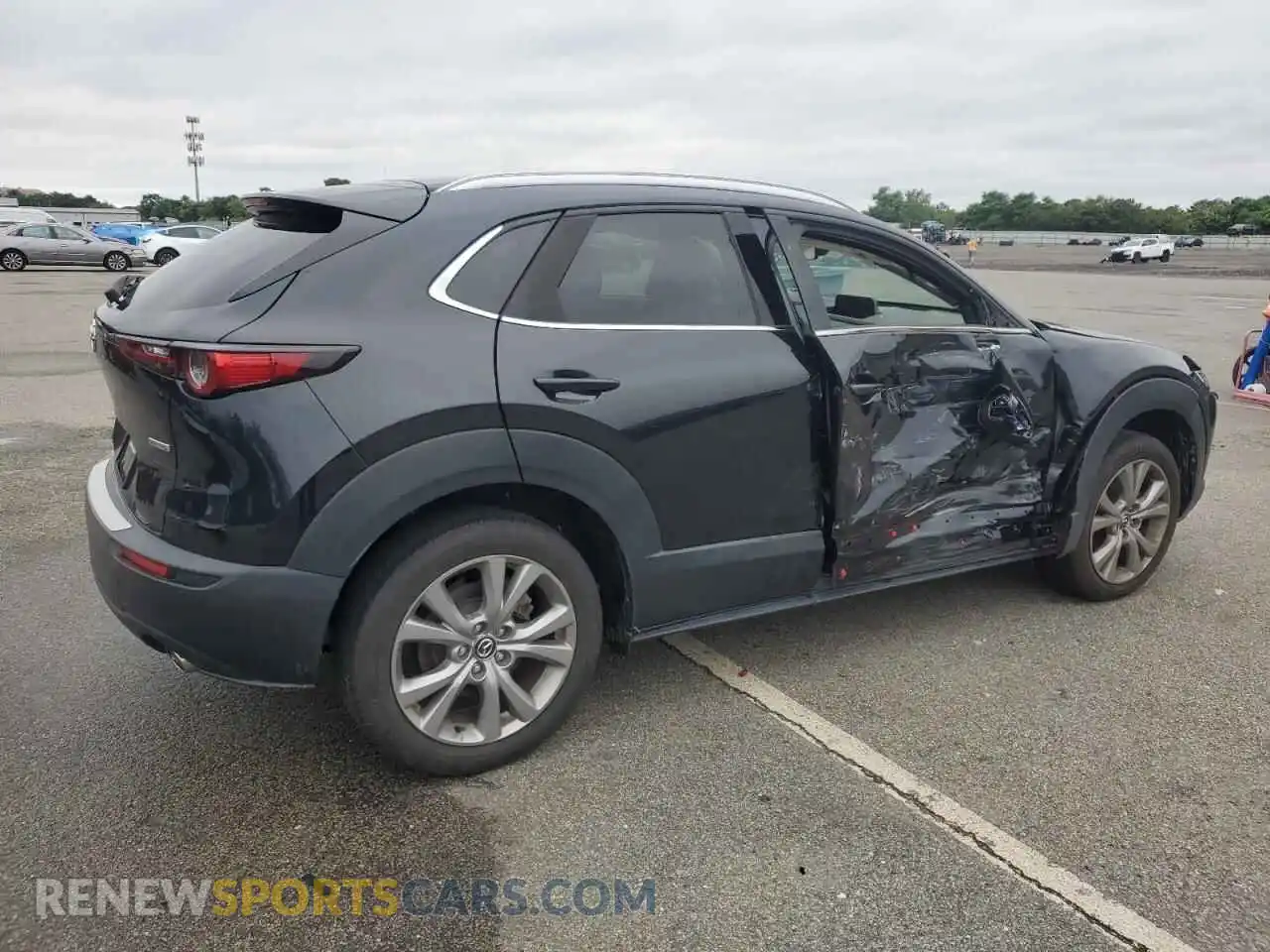 3 Photograph of a damaged car 3MVDMBDL1NM453942 MAZDA CX30 2022
