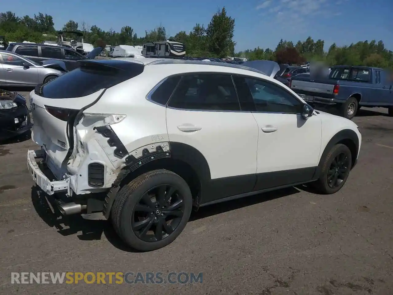 3 Photograph of a damaged car 3MVDMBDY4NM426830 MAZDA CX30 2022