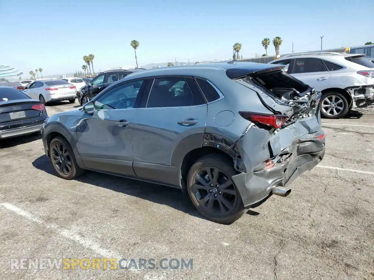 2 Photograph of a damaged car 3MVDMBDY5NM438081 MAZDA CX30 2022