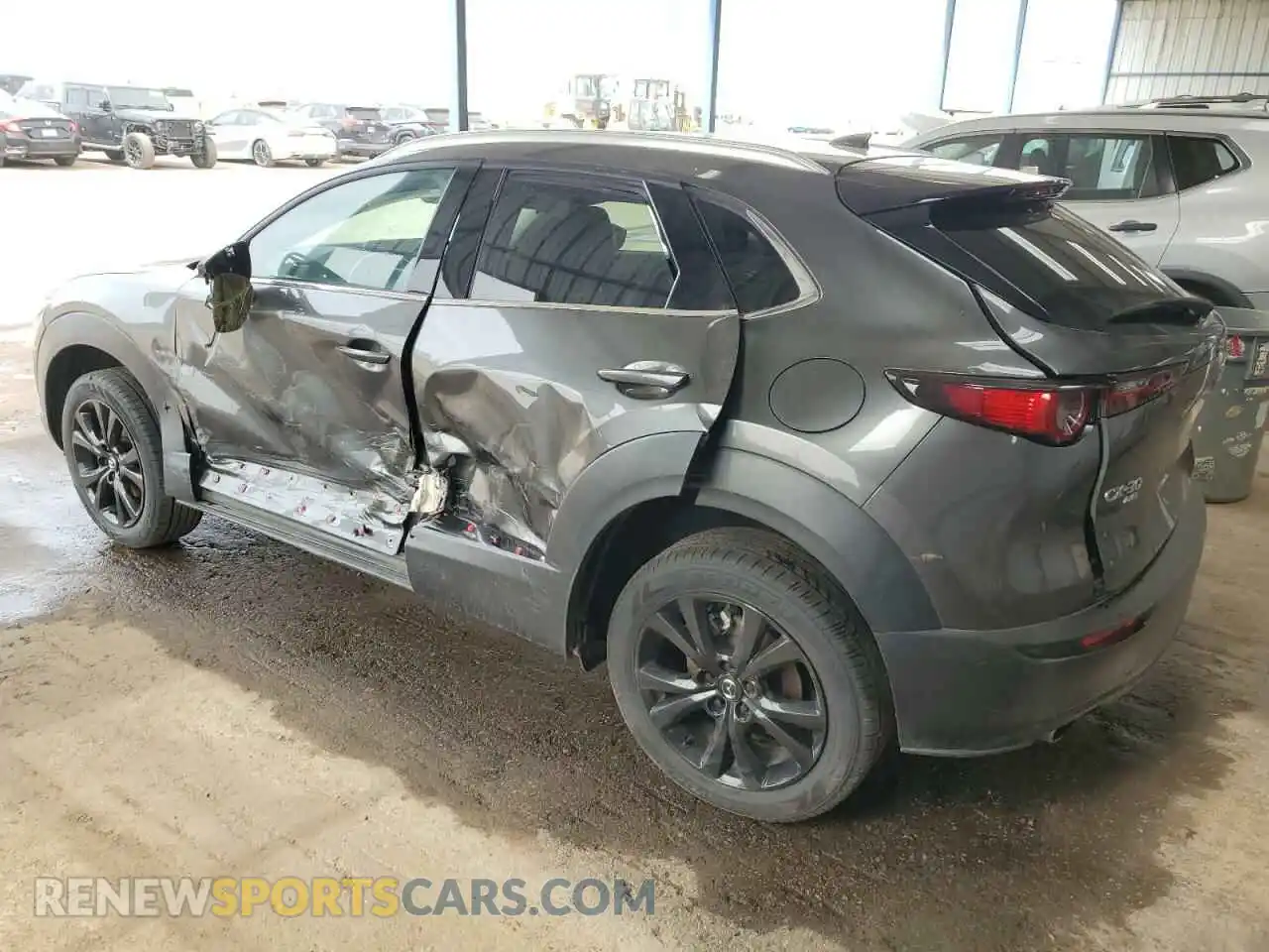 2 Photograph of a damaged car 3MVDMBEY4NM449670 MAZDA CX30 2022