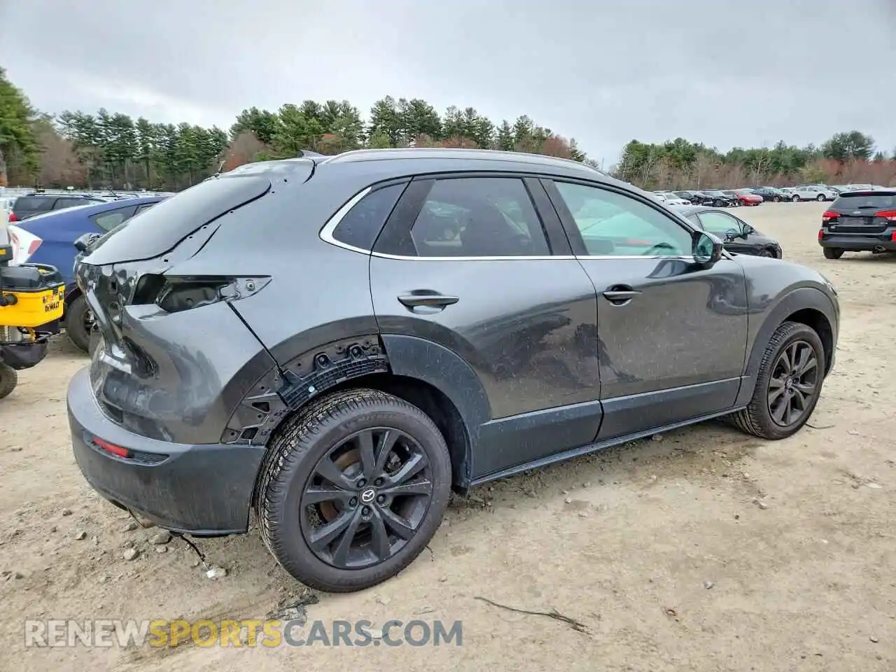 3 Photograph of a damaged car 3MVDMBEY6NM435589 MAZDA CX30 2022