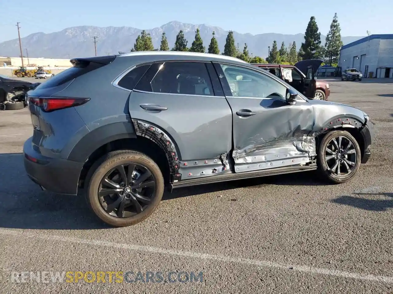 3 Photograph of a damaged car 3MVDMBEY9NM435084 MAZDA CX30 2022