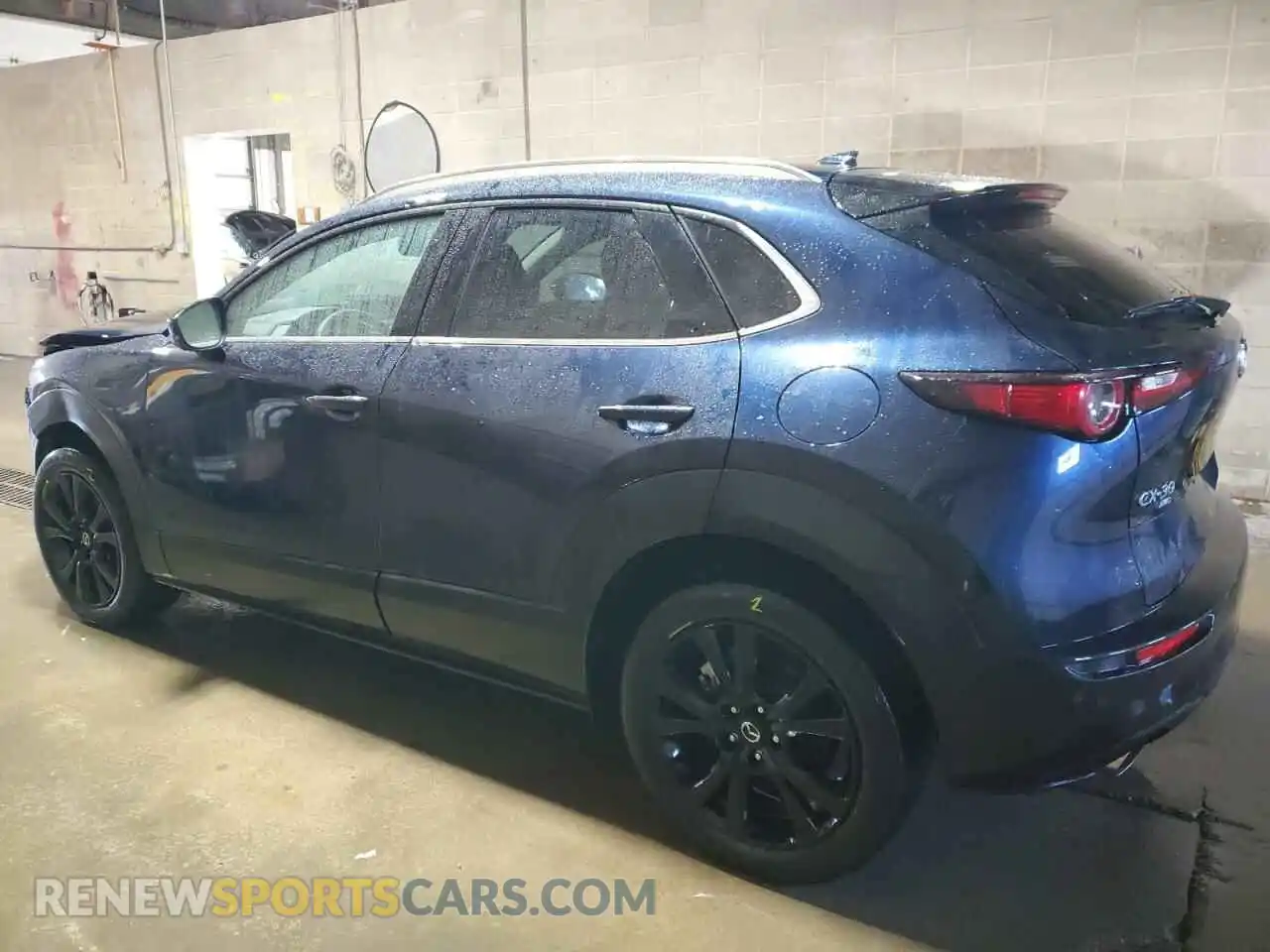 2 Photograph of a damaged car 3MVDMBEYXNM419525 MAZDA CX30 2022