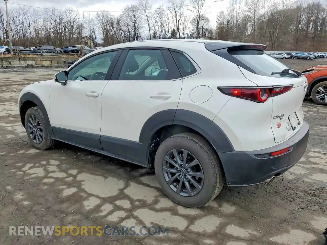 2 fotografías del automóvil dañado 3MVDMBAM3PM585620 MAZDA CX30 2023