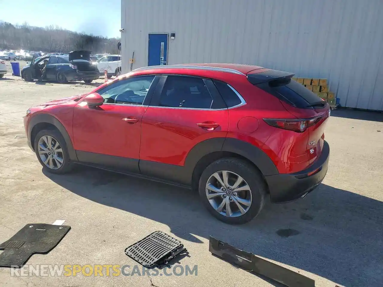 2 fotografías del automóvil dañado 3MVDMBBM0PM584424 MAZDA CX30 2023