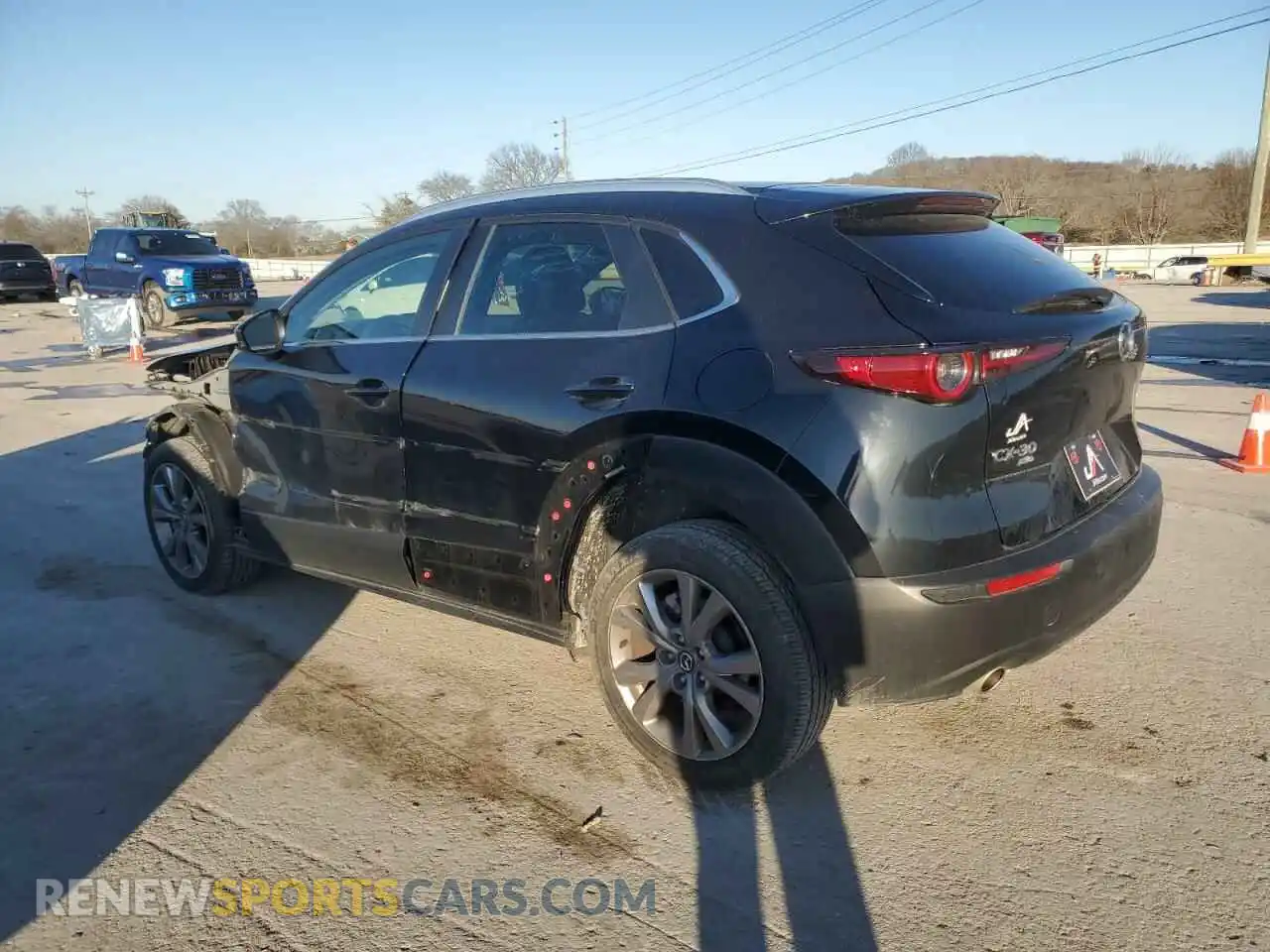 2 fotografías del automóvil dañado 3MVDMBBM6PM532389 MAZDA CX30 2023