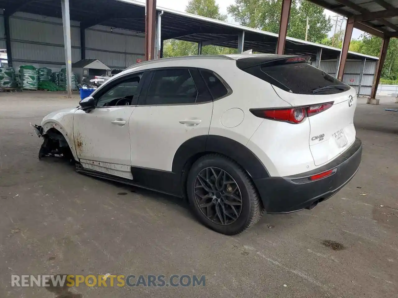 2 fotografías del automóvil dañado 3MVDMBEY6PM582305 MAZDA CX30 2023
