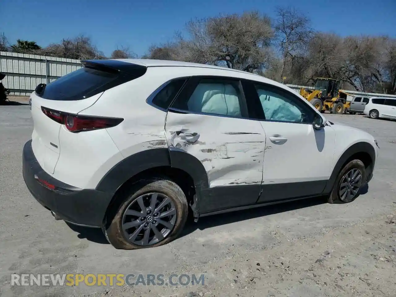 3 Photograph of a damaged car 3MVDMBAM0RM665637 MAZDA CX30 2024