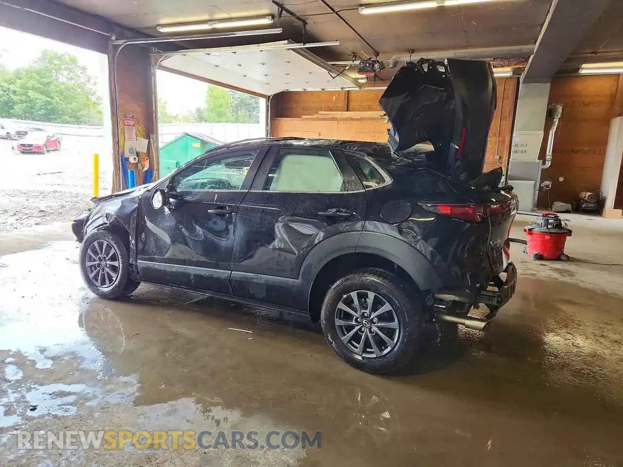 2 Photograph of a damaged car 3MVDMBAM0RM689081 MAZDA CX30 2024