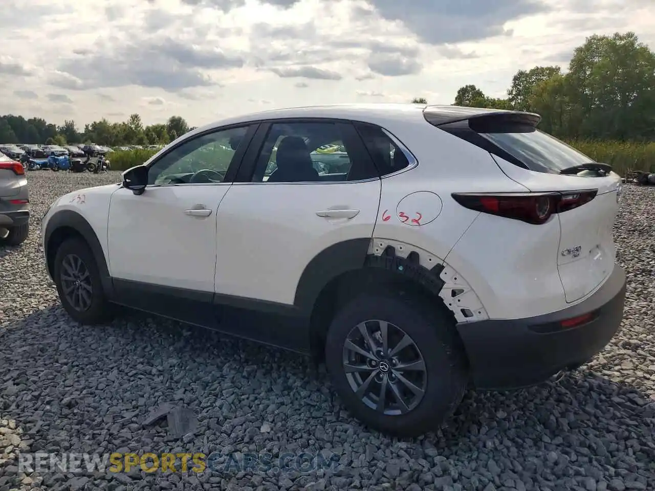 2 Photograph of a damaged car 3MVDMBAM0RM713587 MAZDA CX30 2024