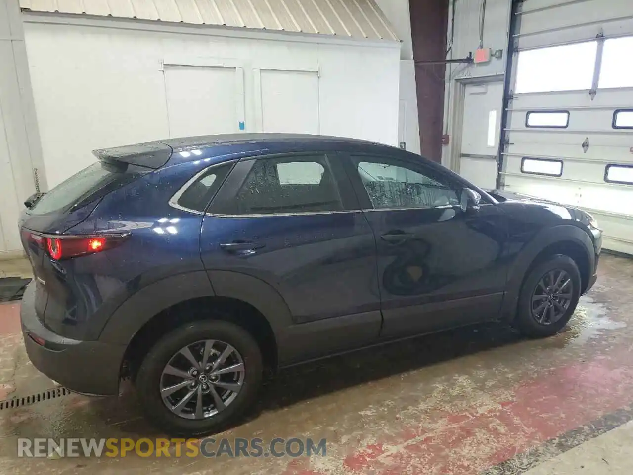 3 Photograph of a damaged car 3MVDMBAM1RM694015 MAZDA CX30 2024
