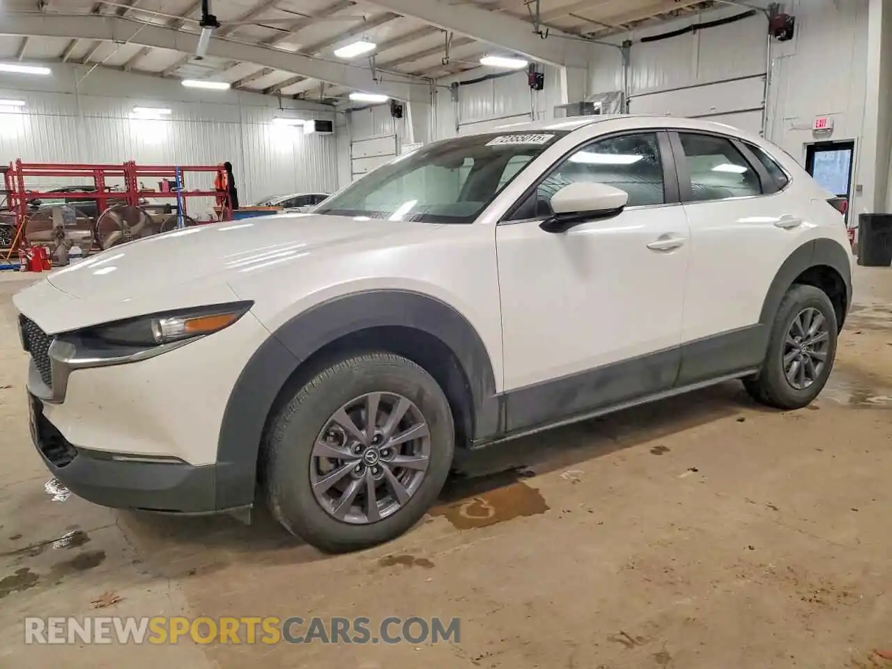 1 Photograph of a damaged car 3MVDMBAM2RM647902 MAZDA CX30 2024