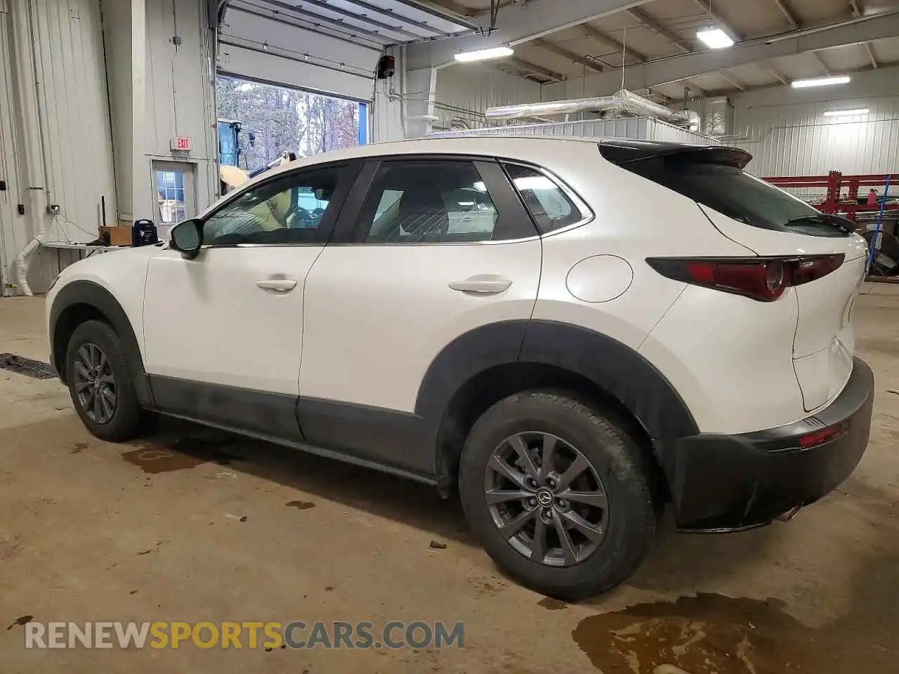 2 Photograph of a damaged car 3MVDMBAM2RM647902 MAZDA CX30 2024
