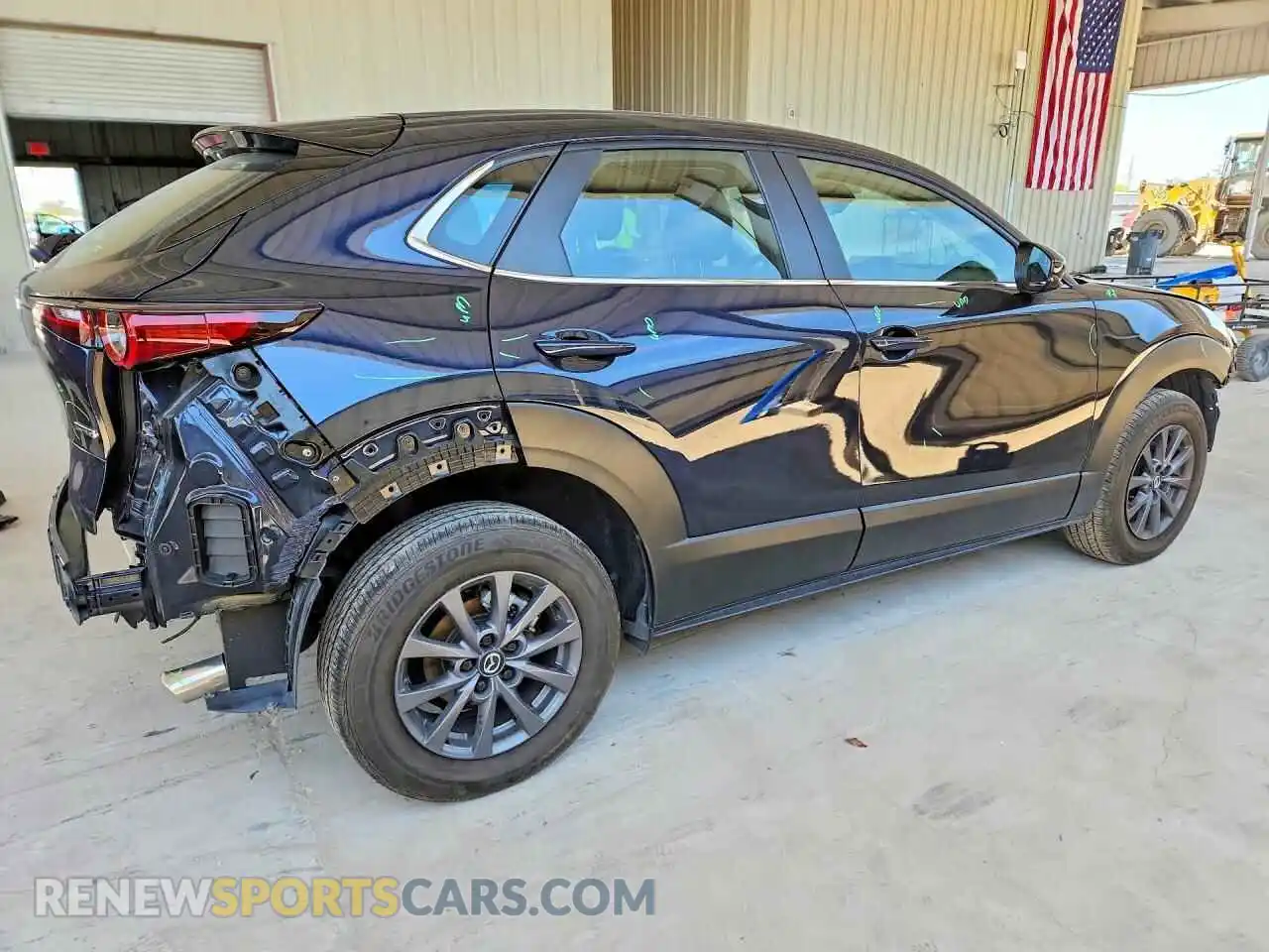 3 Photograph of a damaged car 3MVDMBAM7RM644056 MAZDA CX30 2024