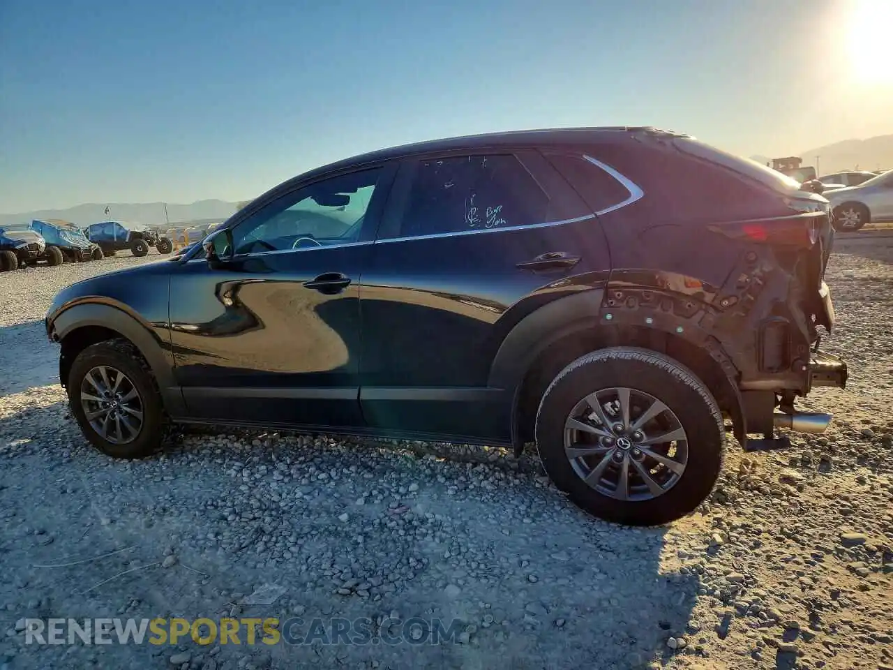 2 fotografías del automóvil dañado 3MVDMBAMXRM632872 MAZDA CX30 2024