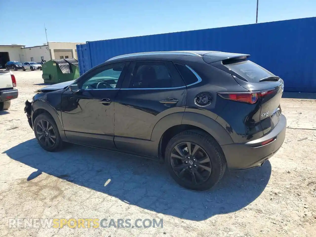 2 fotografías del automóvil dañado 3MVDMBBM0RM700529 MAZDA CX30 2024