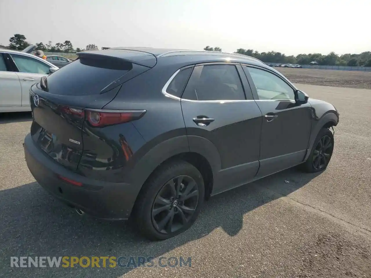 3 Photograph of a damaged car 3MVDMBBM1RM701754 MAZDA CX30 2024
