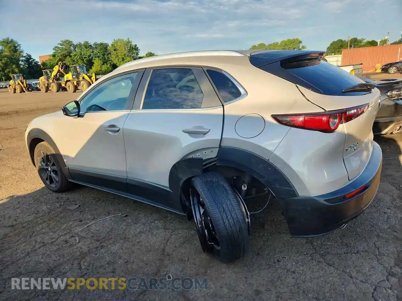 2 fotografías del automóvil dañado 3MVDMBBM2RM646621 MAZDA CX30 2024
