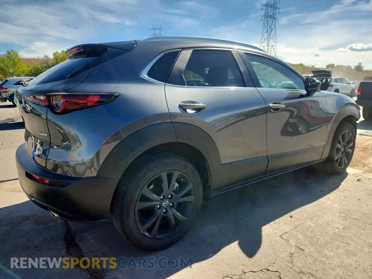 3 fotografías del automóvil dañado 3MVDMBBM2RM660177 MAZDA CX30 2024
