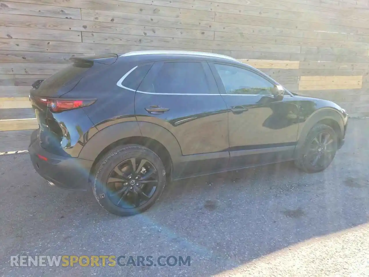 3 Photograph of a damaged car 3MVDMBBM2RM695978 MAZDA CX30 2024