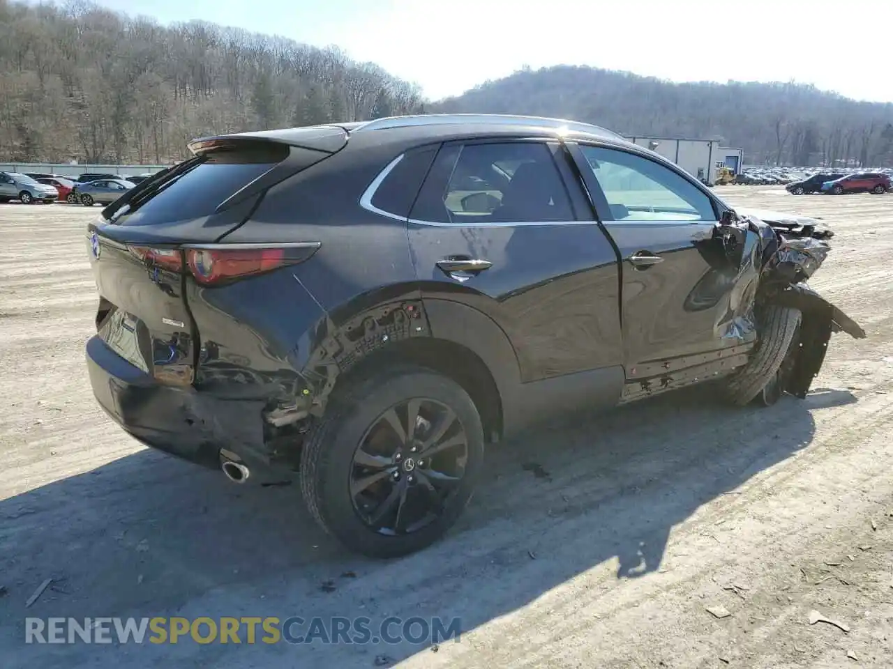 3 Photograph of a damaged car 3MVDMBBM4RM656678 MAZDA CX30 2024
