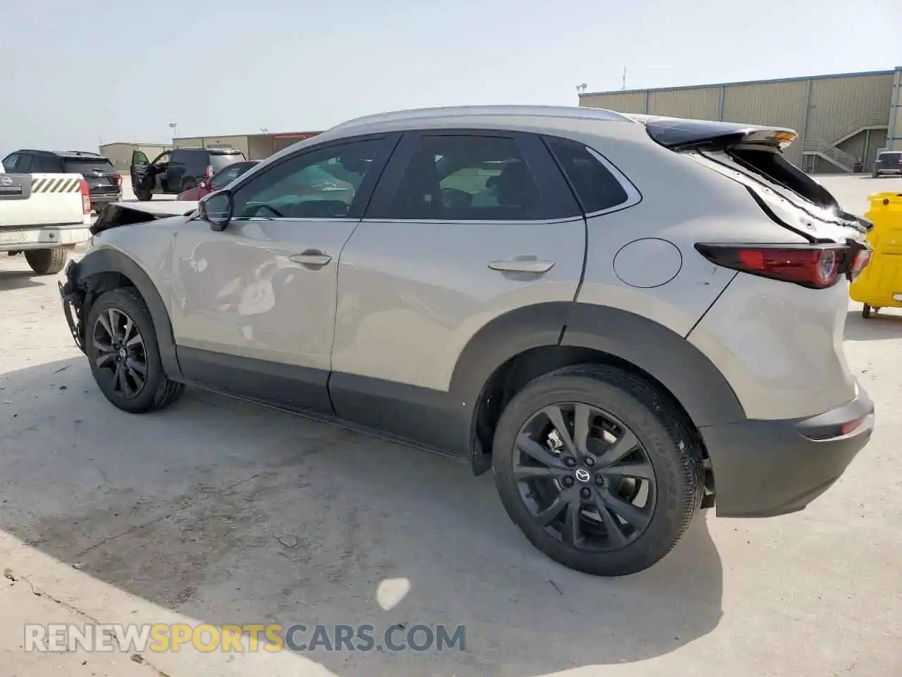 2 Photograph of a damaged car 3MVDMBBM8RM687691 MAZDA CX30 2024