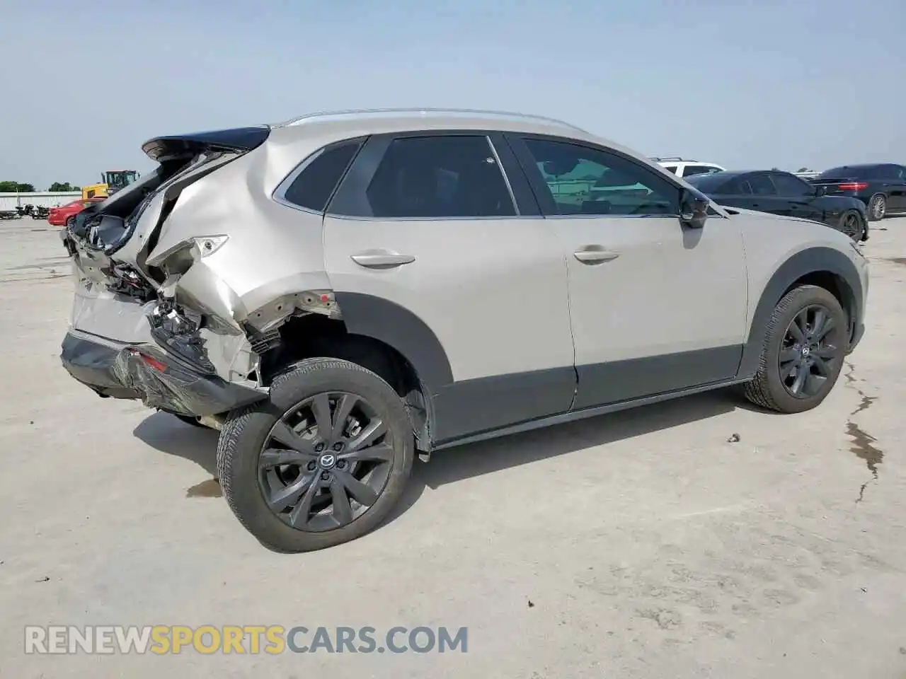 3 Photograph of a damaged car 3MVDMBBM8RM687691 MAZDA CX30 2024