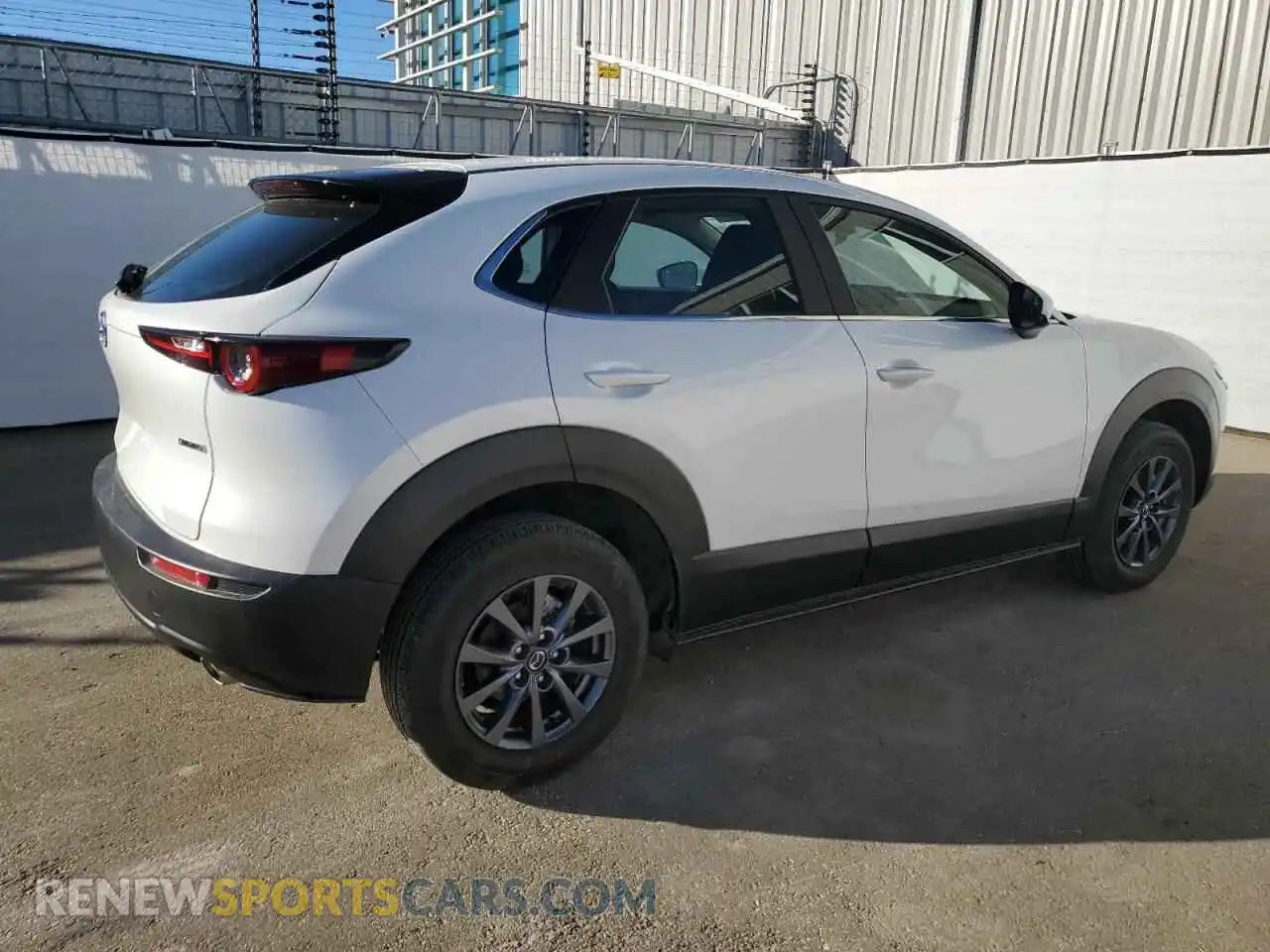 3 Photograph of a damaged car 3MVDMBBM8RM708524 MAZDA CX30 2024