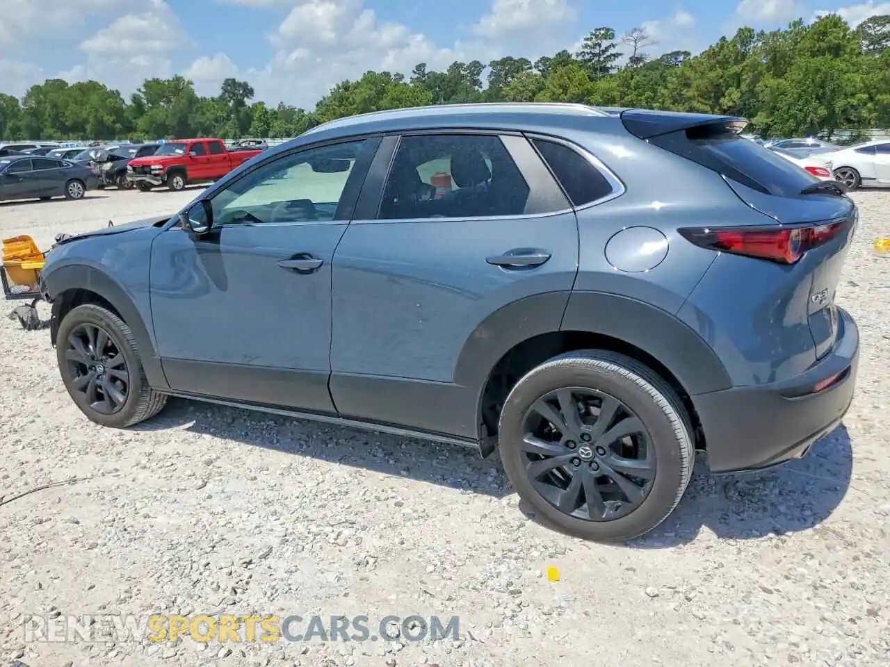 2 fotografías del automóvil dañado 3MVDMBCM3RM632046 MAZDA CX30 2024