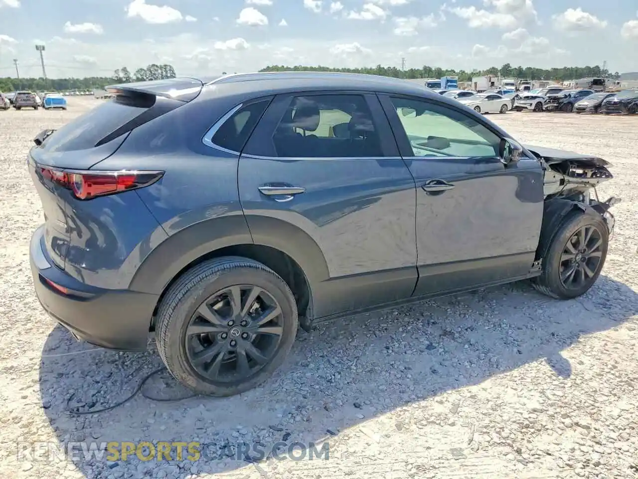 3 fotografías del automóvil dañado 3MVDMBCM3RM632046 MAZDA CX30 2024