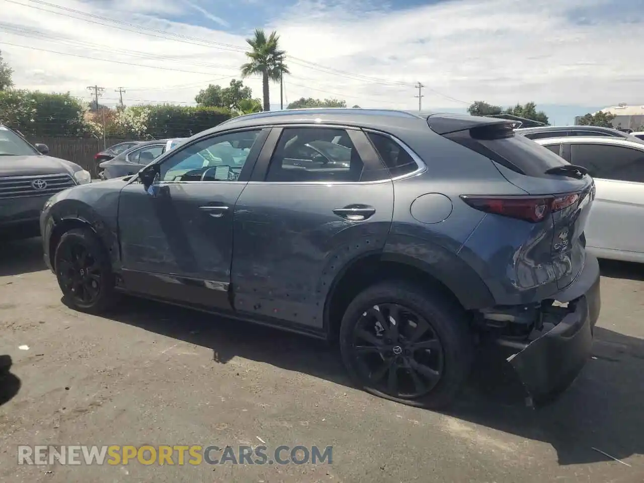 2 Photograph of a damaged car 3MVDMBCM8RM604422 MAZDA CX30 2024