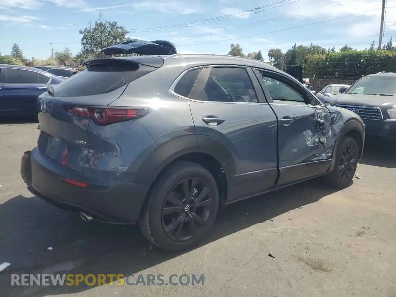 3 Photograph of a damaged car 3MVDMBCM8RM604422 MAZDA CX30 2024