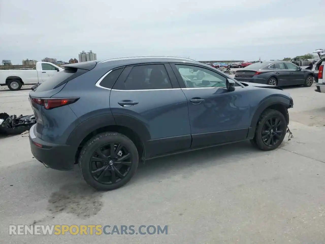 3 fotografías del automóvil dañado 3MVDMBCM8RM655872 MAZDA CX30 2024