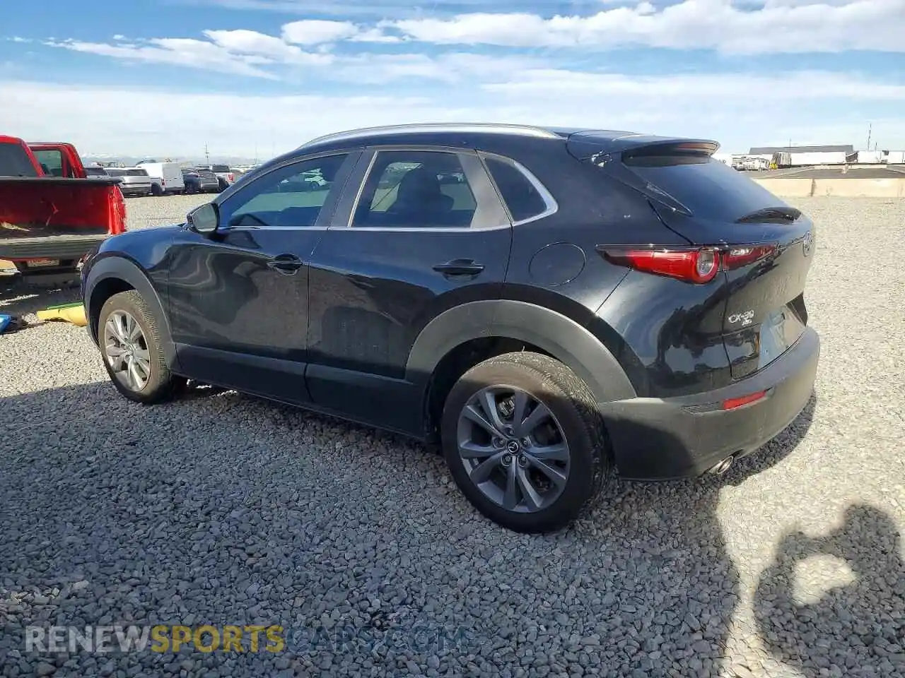 2 fotografías del automóvil dañado 3MVDMBCM8RM720008 MAZDA CX30 2024