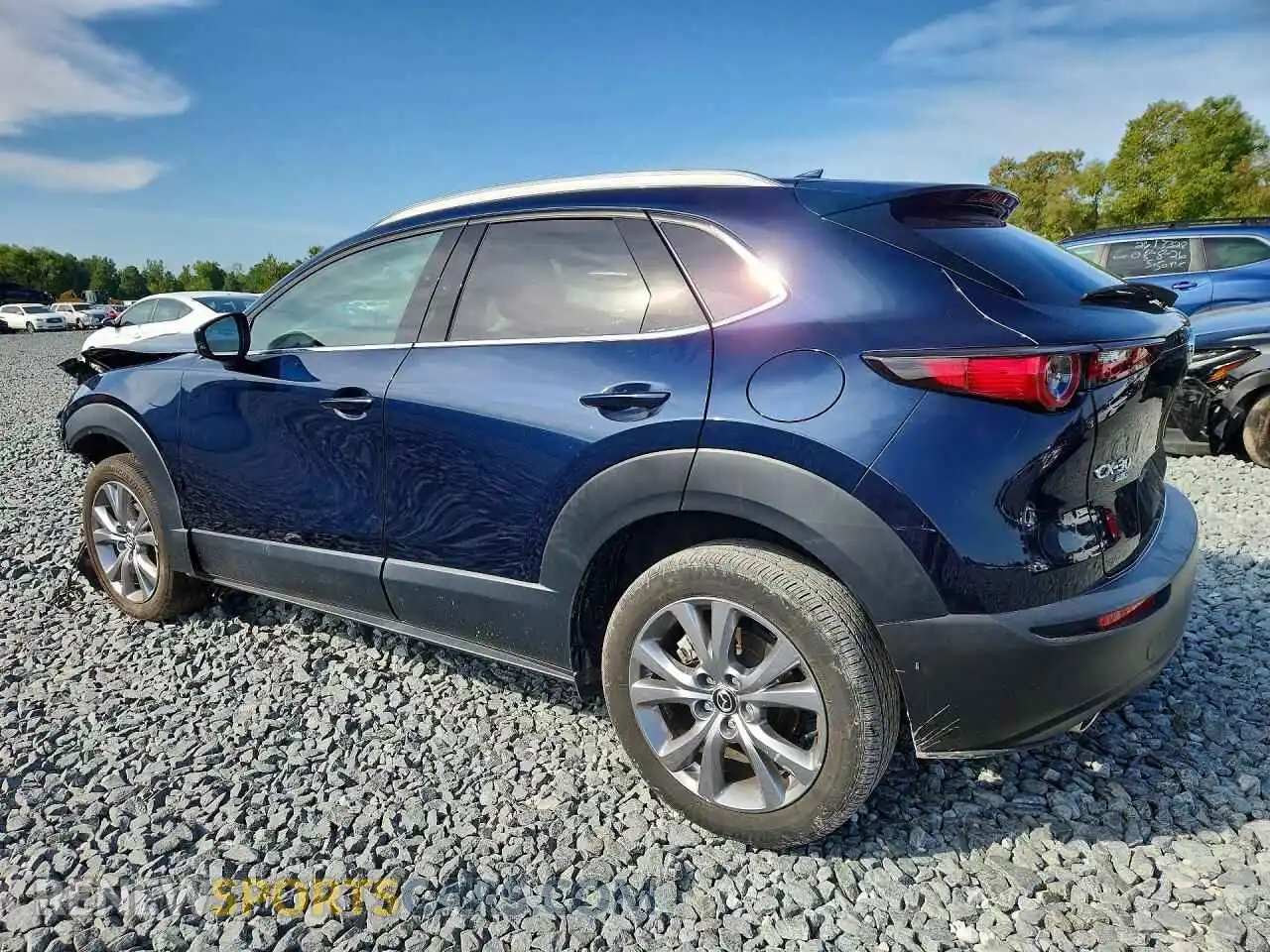 2 fotografías del automóvil dañado 3MVDMBDM1RM627426 MAZDA CX30 2024