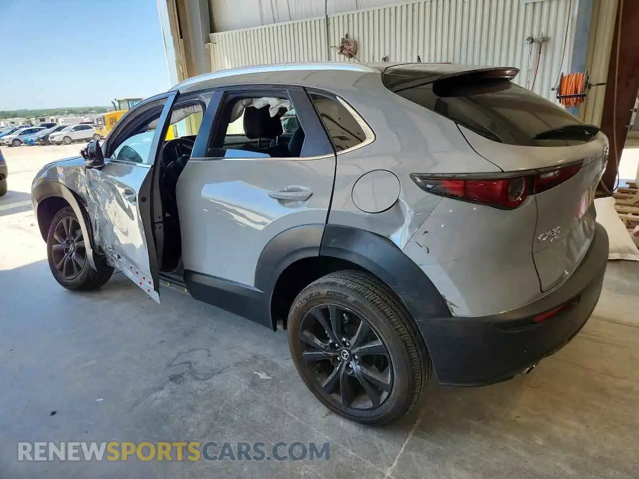 2 Фотография поврежденного автомобиля 3MVDMBBM2SM838465 MAZDA CX30 2025
