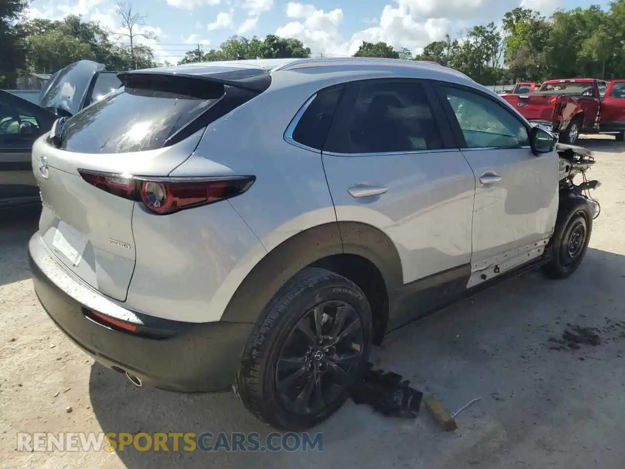3 Photograph of a damaged car 3MVDMBBM4SM767396 MAZDA CX30 2025