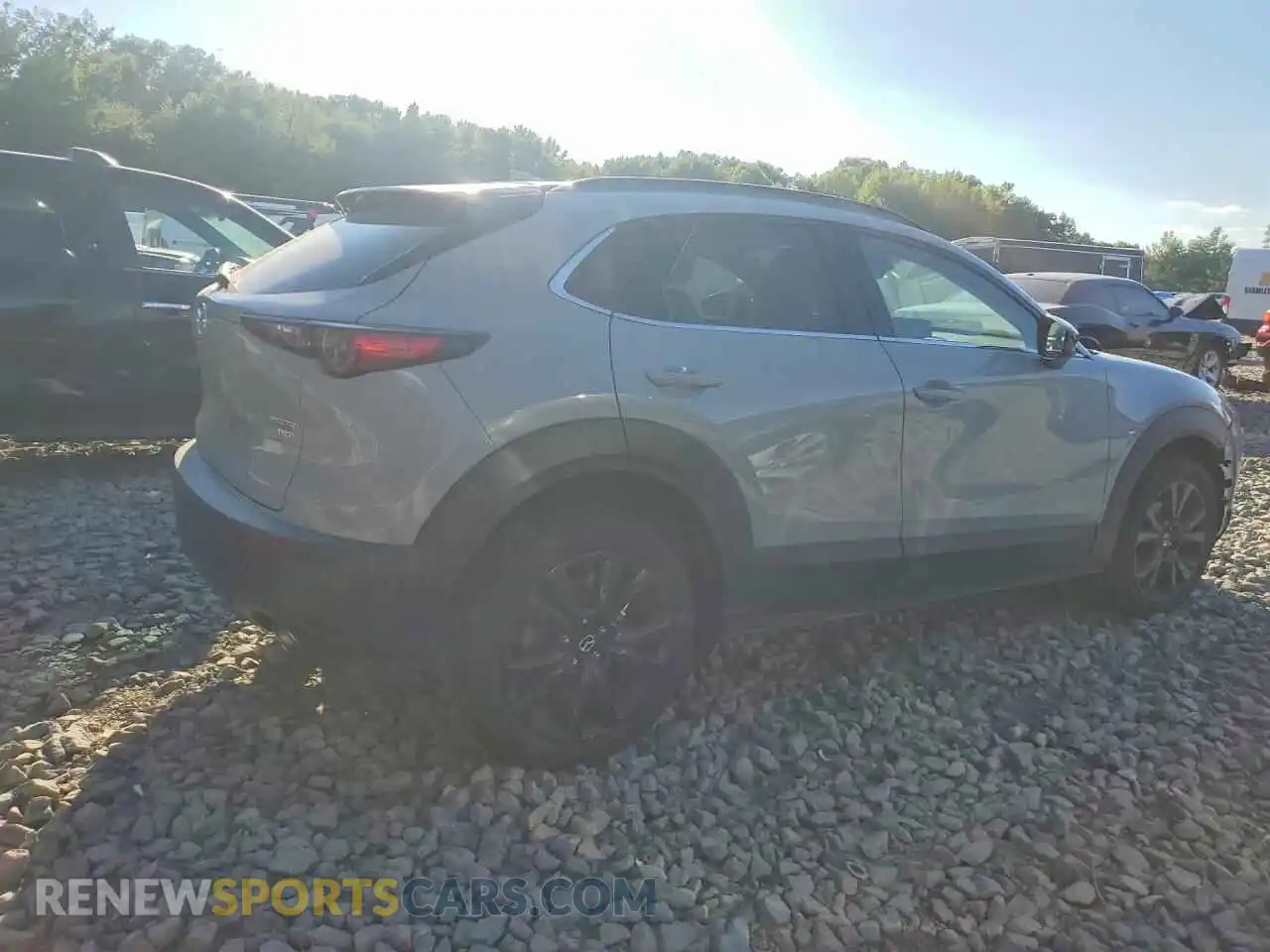 3 fotografías del automóvil dañado 3MVDMBDY8SM764016 MAZDA CX30 2025