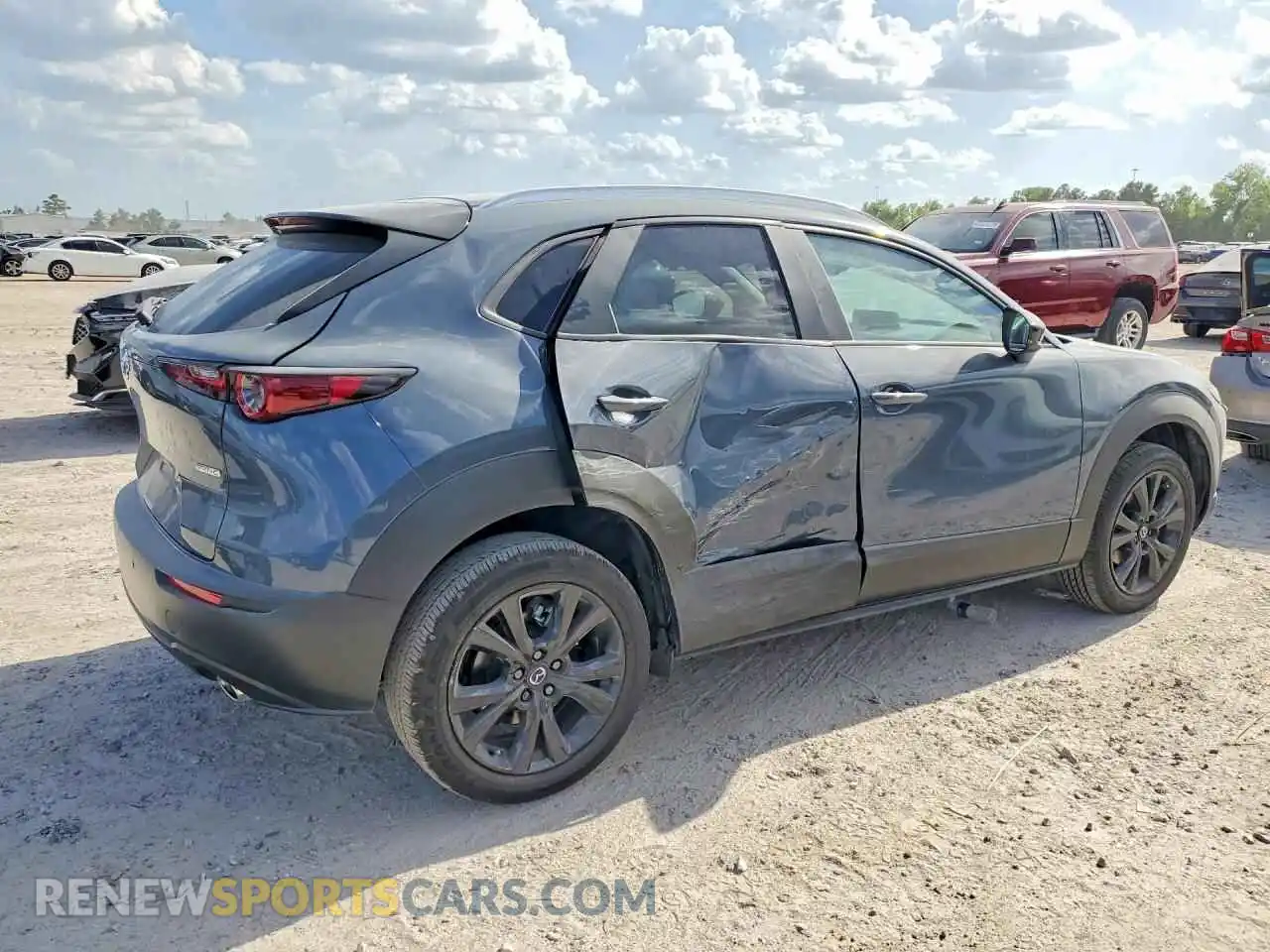 3 fotografías del automóvil dañado 3MVDMBCL0TM140010 MAZDA CX30 2026