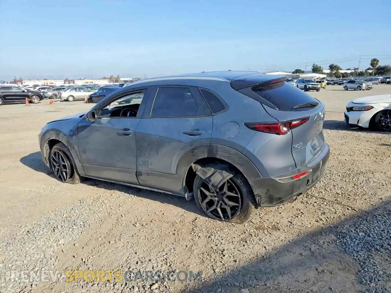 2 fotografías del automóvil dañado 3MVDMBCL3TM128420 MAZDA CX30 2026
