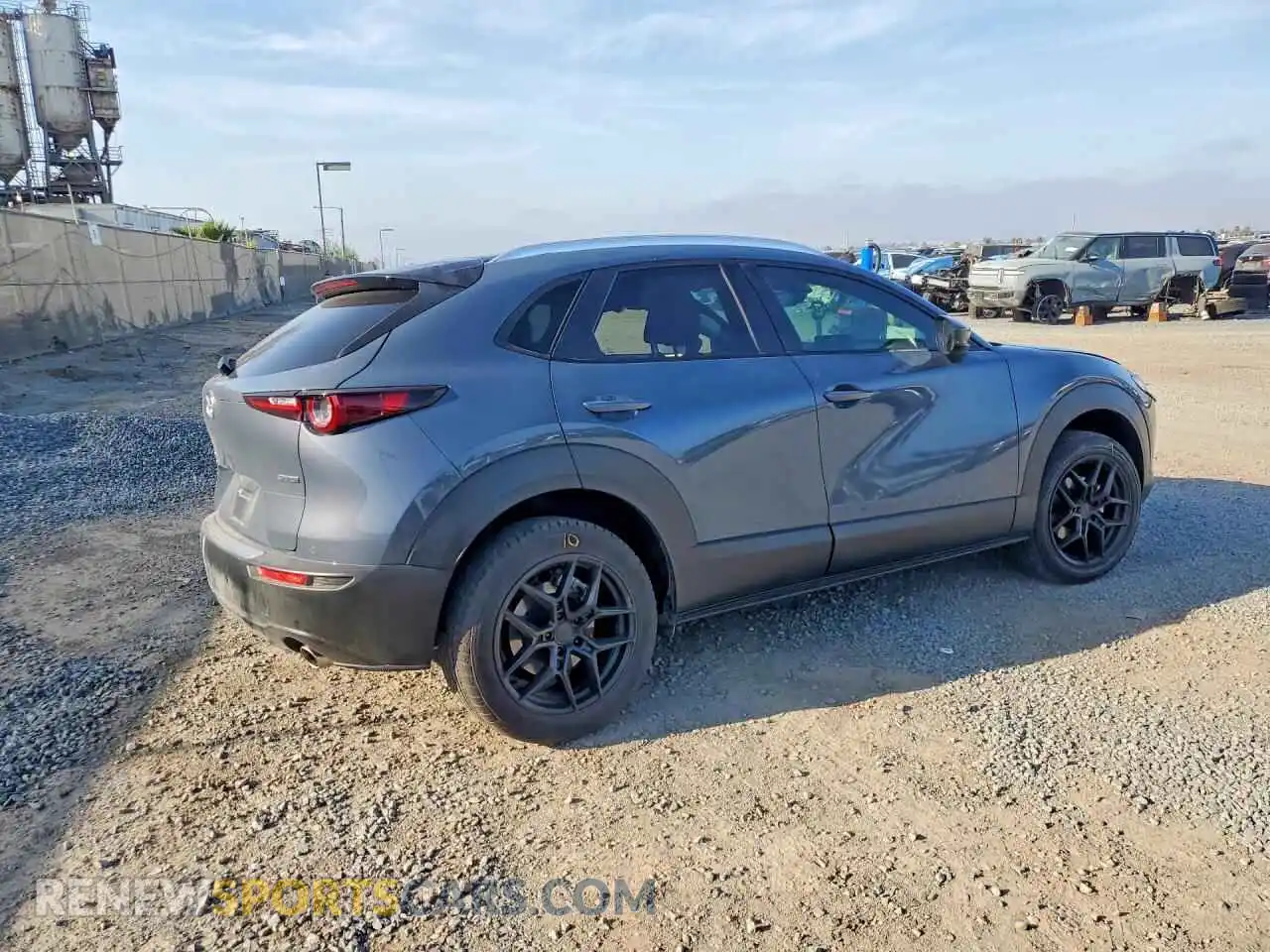 3 fotografías del automóvil dañado 3MVDMBCL3TM128420 MAZDA CX30 2026