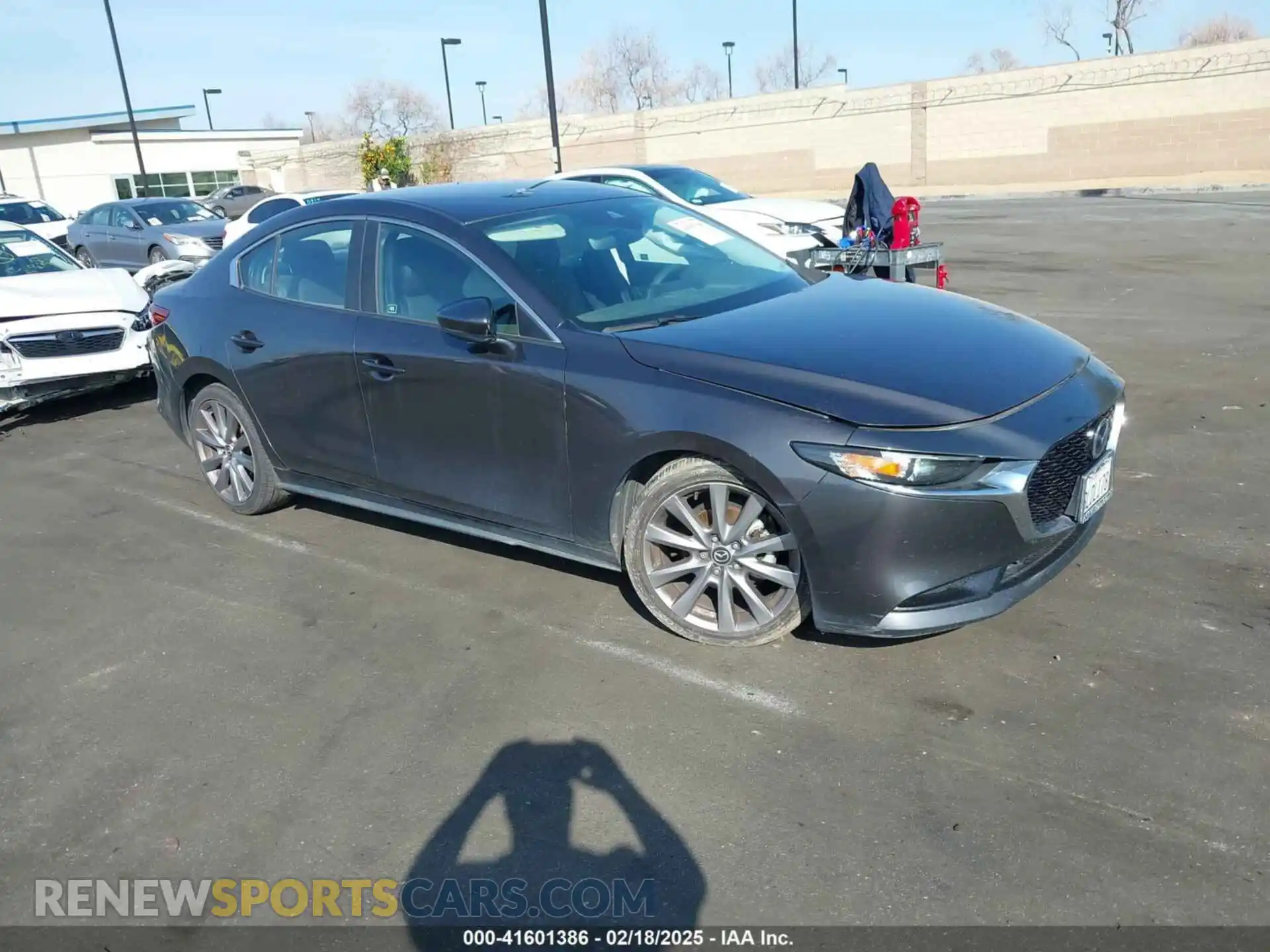 1 Photograph of a damaged car 3MZBPAAL1KM105498 MAZDA MAZDA3 2019