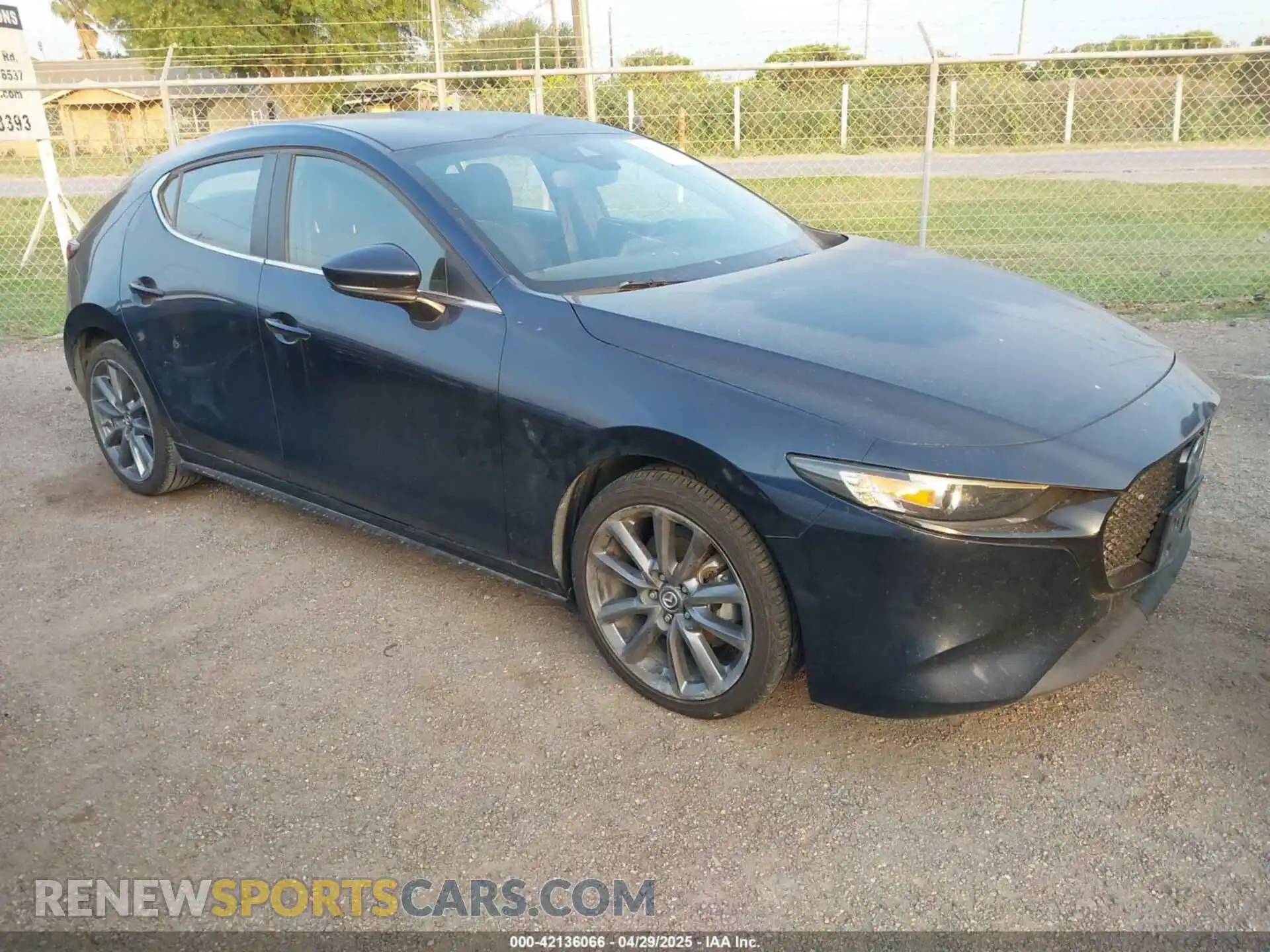 1 Фотография поврежденного автомобиля JM1BPAMM9L1167012 MAZDA MAZDA3 2020