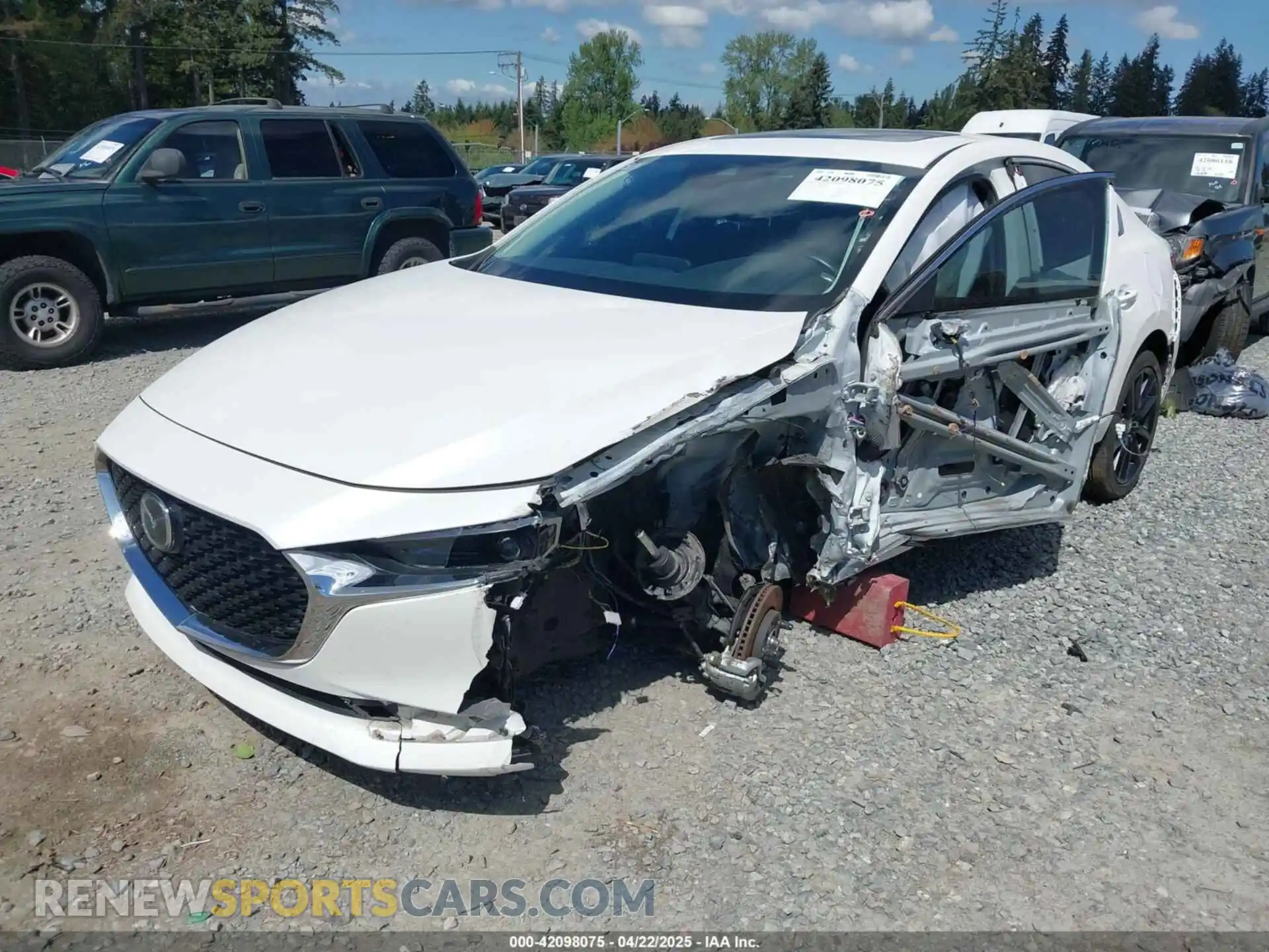 2 fotografías del automóvil dañado 3MZBPACM9PM377164 MAZDA MAZDA3 2023