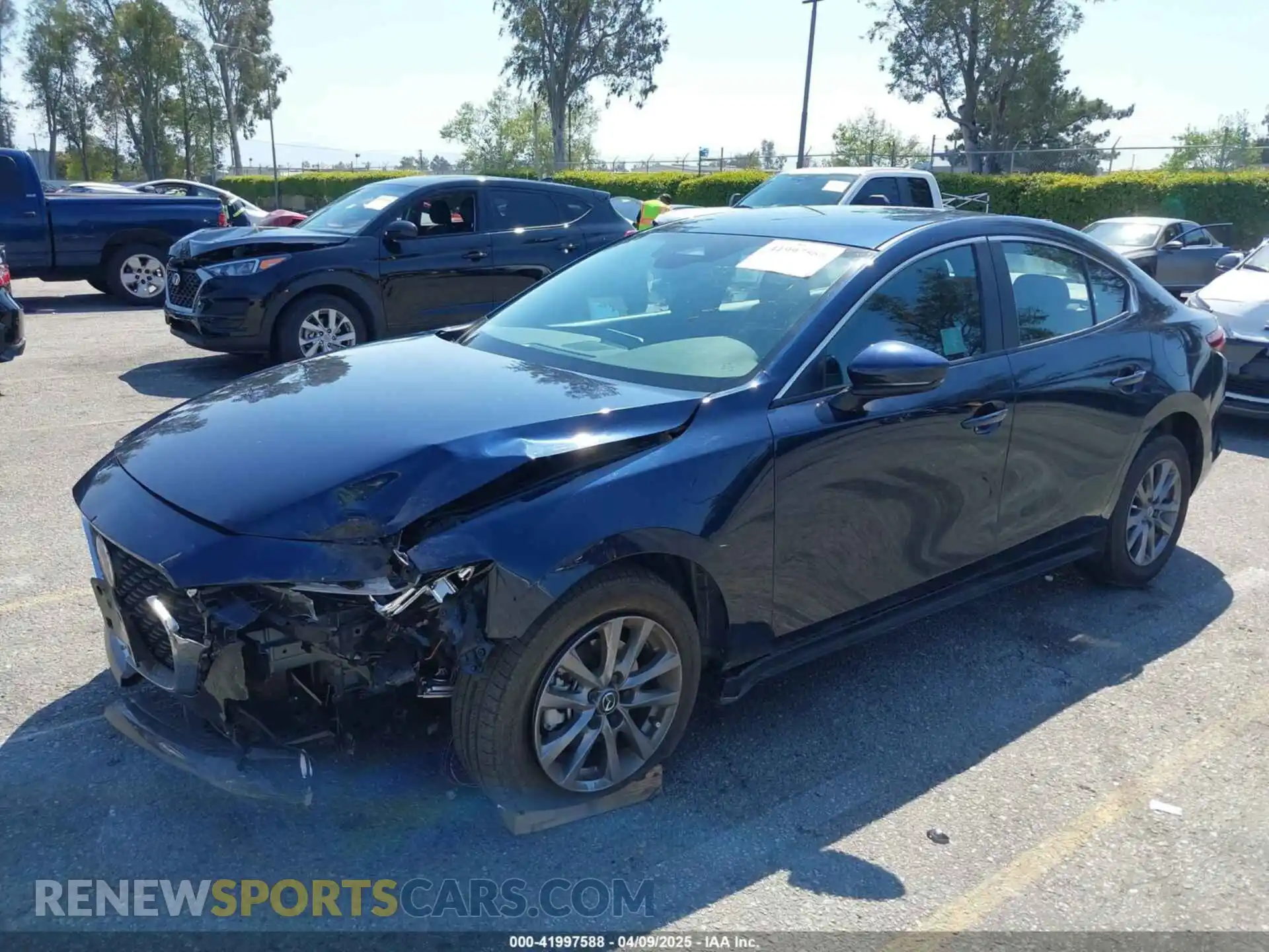 2 fotografías del automóvil dañado 3MZBPAAMXRM421243 MAZDA MAZDA3 2024