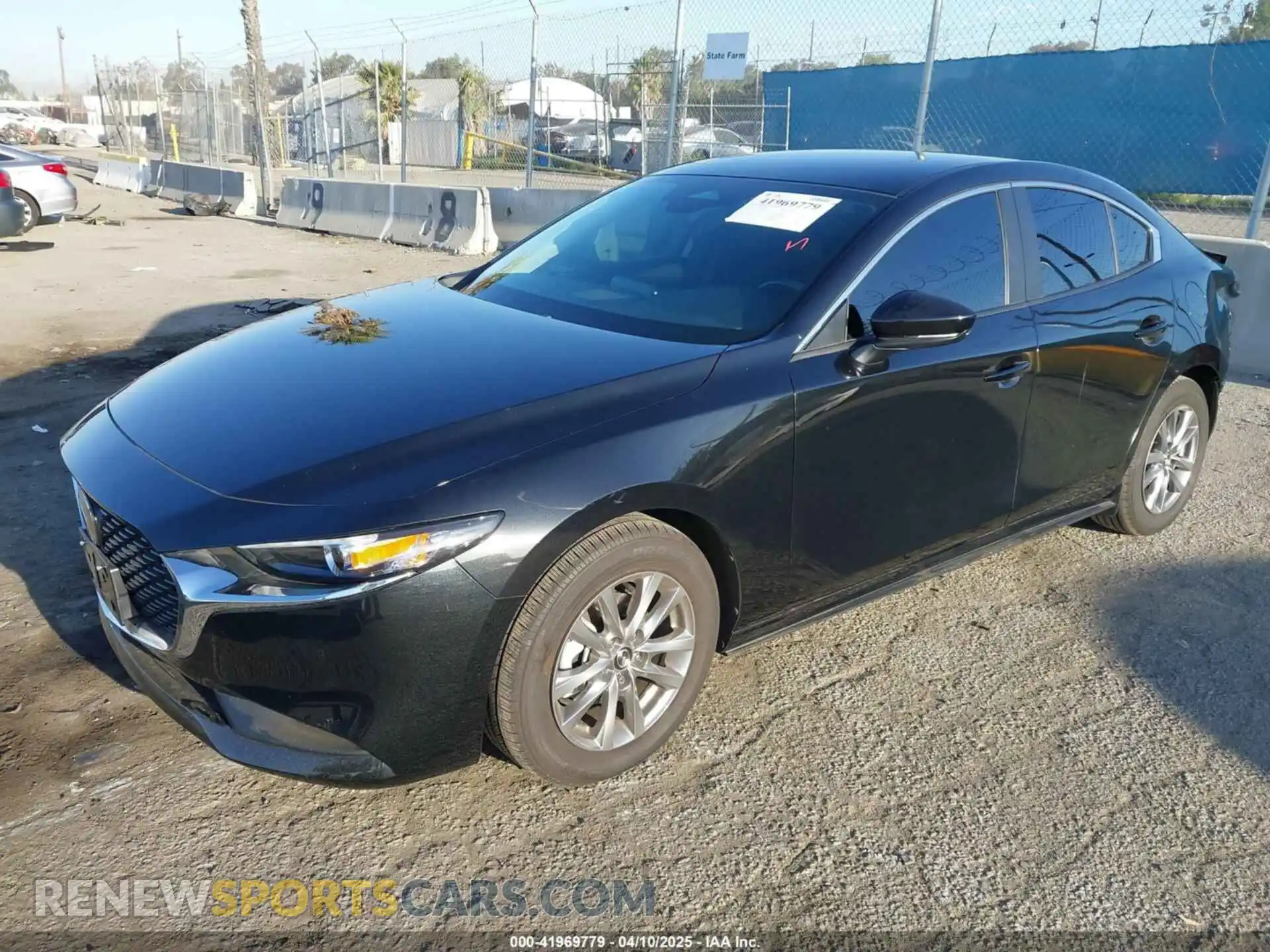 2 fotografías del automóvil dañado 3MZBPAAMXRM423154 MAZDA MAZDA3 2024