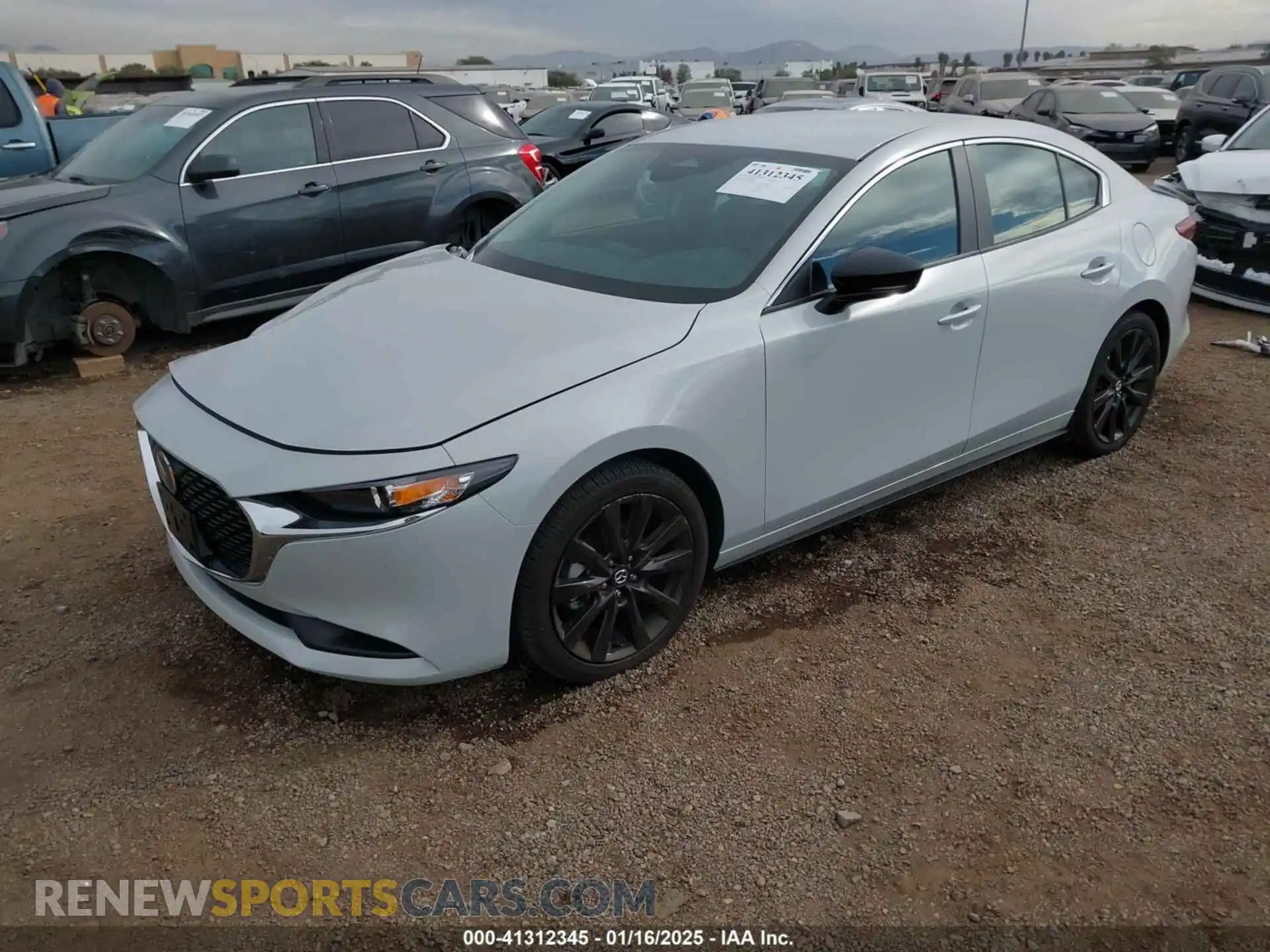 2 fotografías del automóvil dañado 3MZBPABM5RM425134 MAZDA MAZDA3 2024