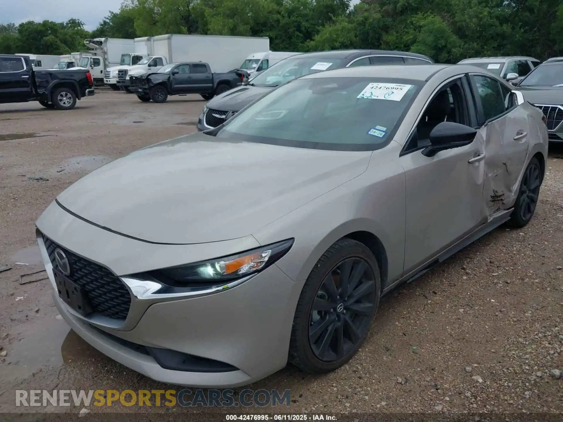 2 fotografías del automóvil dañado 3MZBPABM9RM426674 MAZDA MAZDA3 2024