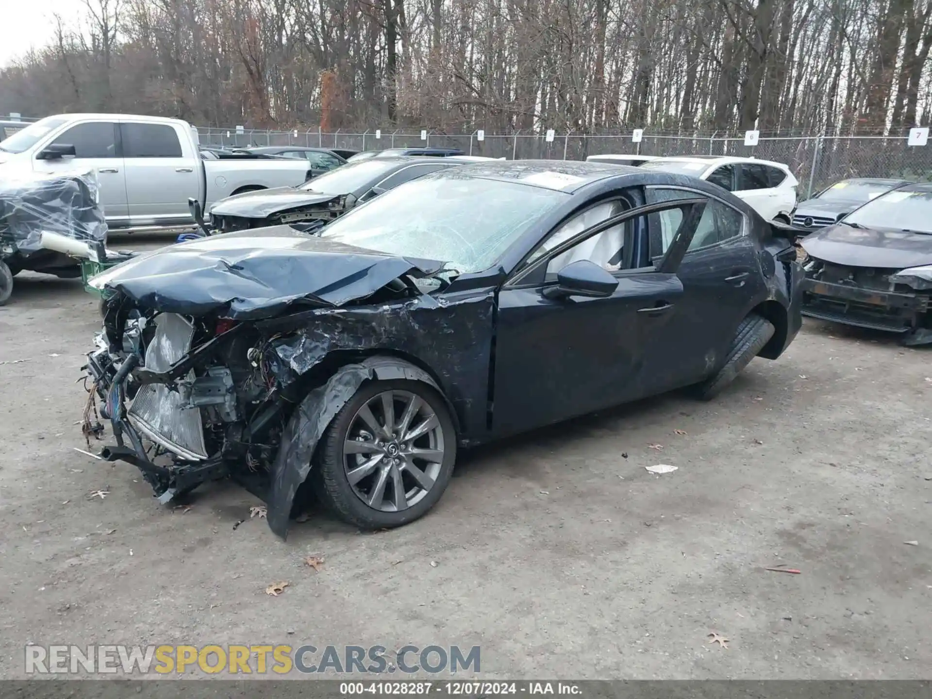 2 fotografías del automóvil dañado 3MZBPACM2RM423551 MAZDA MAZDA3 2024
