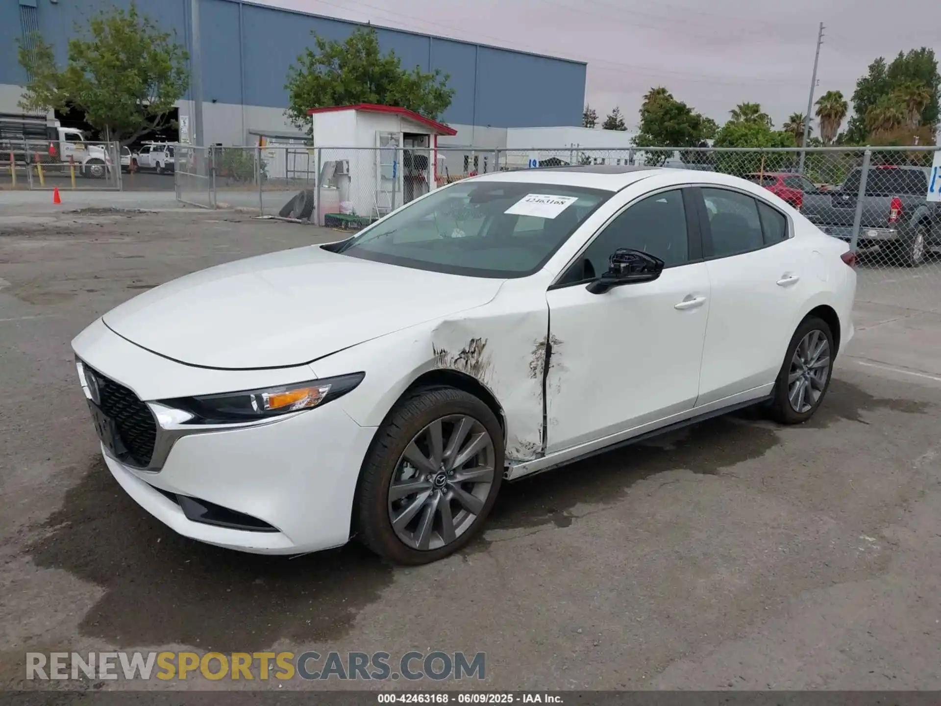2 fotografías del automóvil dañado 3MZBPACM4RM425897 MAZDA MAZDA3 2024